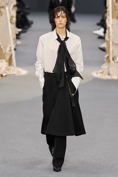 Look 3